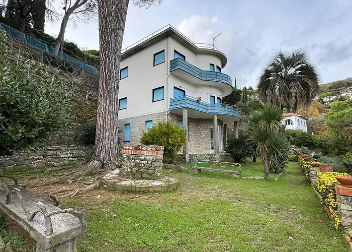 The Castle - In Con Splendido Giardino Apartment