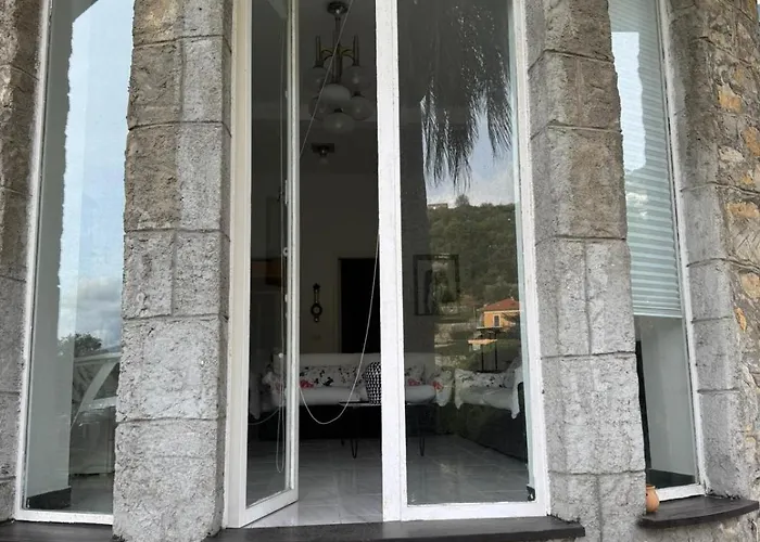 The Castle - In Con Splendido Giardino Apartment *