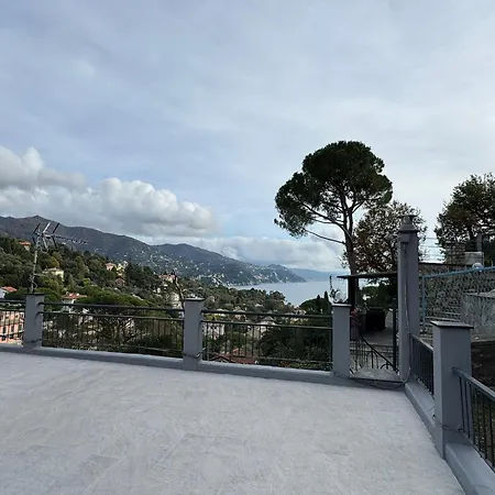 Apartamento The Castle - In Con Splendido Giardino