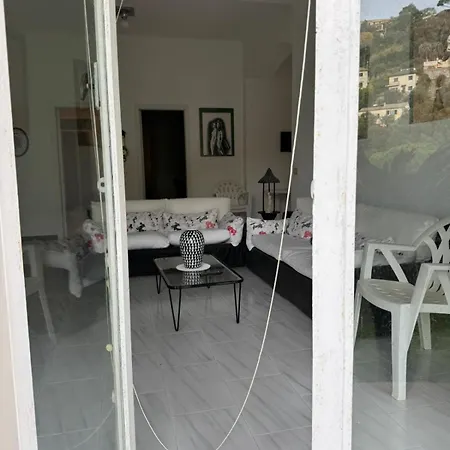 Apartamento The Castle - In Con Splendido Giardino