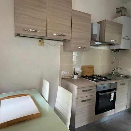 Apartamento The Castle - In Con Splendido Giardino